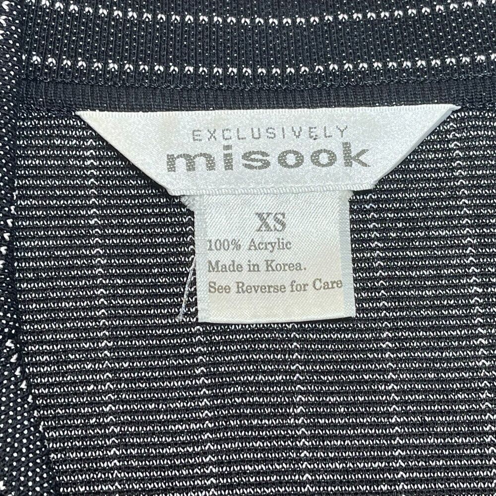 Exclusively Misook | Vintage Black & White Pinstripe Stretch Knit Blazer | XS - Picture 7 of 8